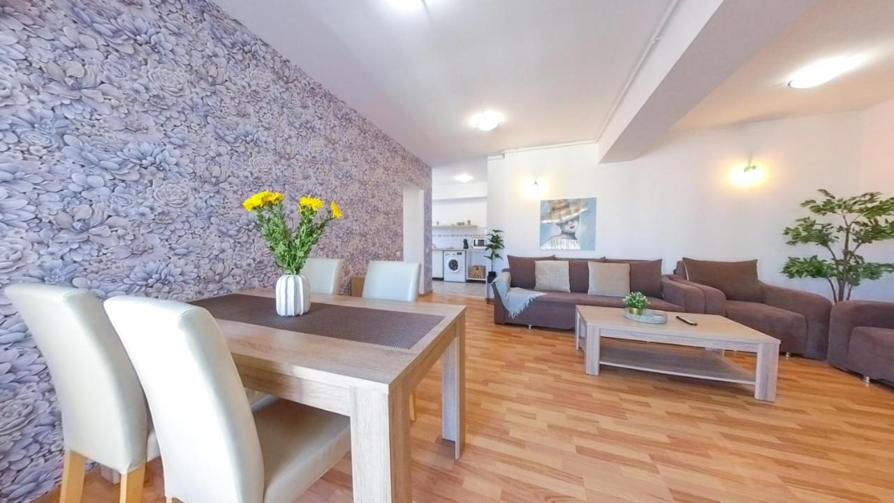 Old Town Flowery Apartment Bucarest Exterior foto
